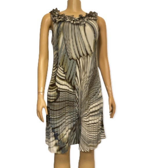 Robbie Bee Dress Pleated,Ruffle neckline sleeveless abstract tan brown size 8 - Picture 13 of 13